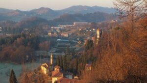 LA MACCHINA DEL TEMPO OGGI CI PORTA A CONOSCERE… Escursione sui sentieri del San Genesio - Monte di Brianza @ Parco del Curone - Montevecchia (LC)